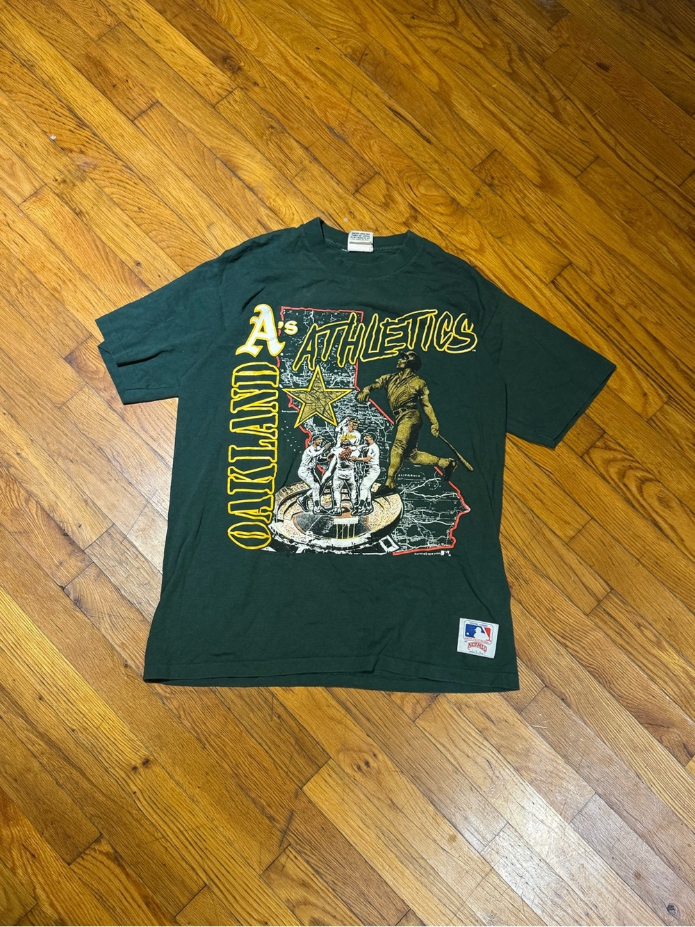 Vintage 1990 Oakland A's Athletics Graphic Tee (L)
